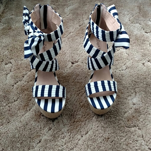 Zigi Soho Navy and white wedge - Picture 2 of 8